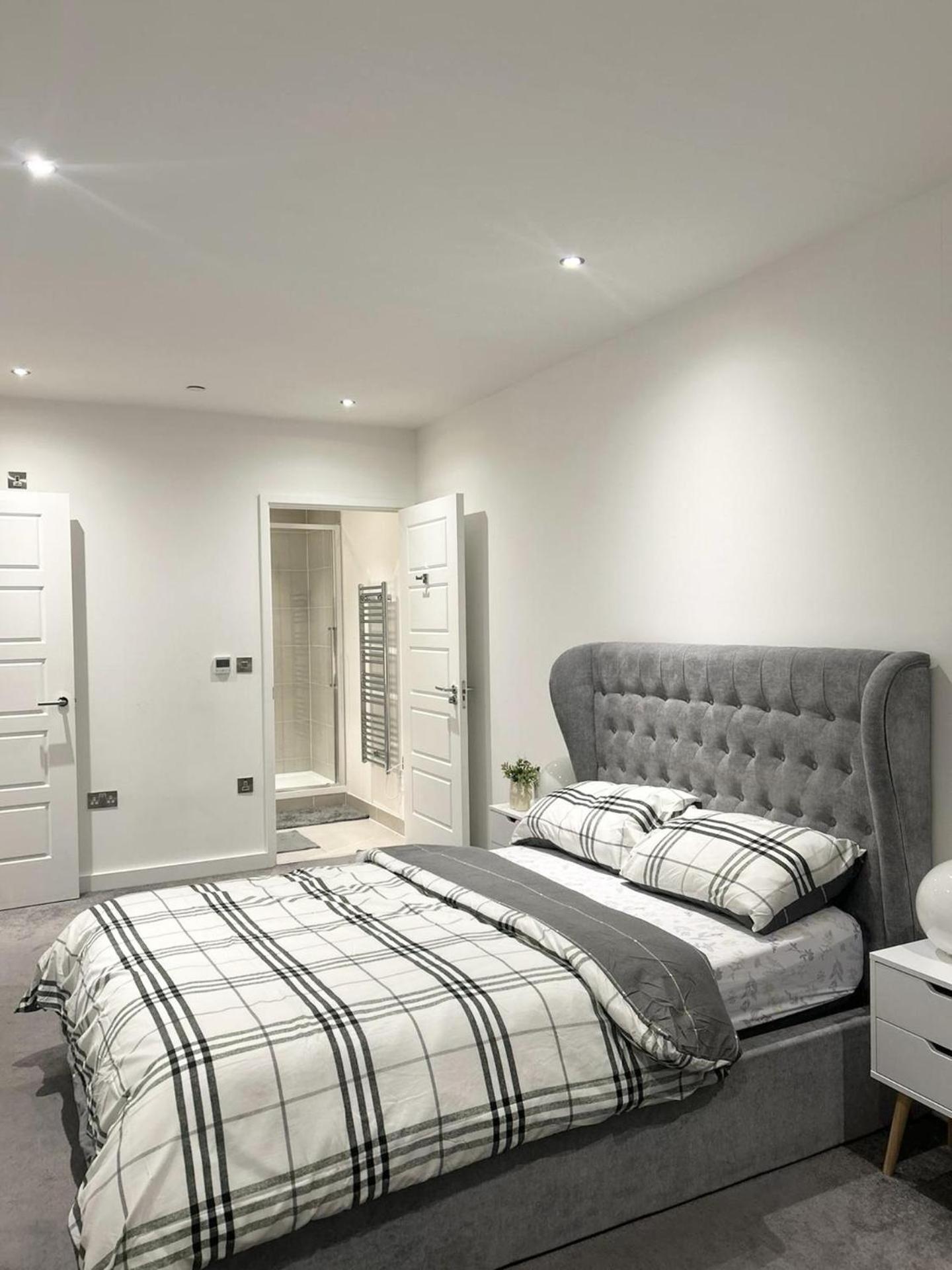 Beautiful 2-bed High Rise In Royal Wharf
